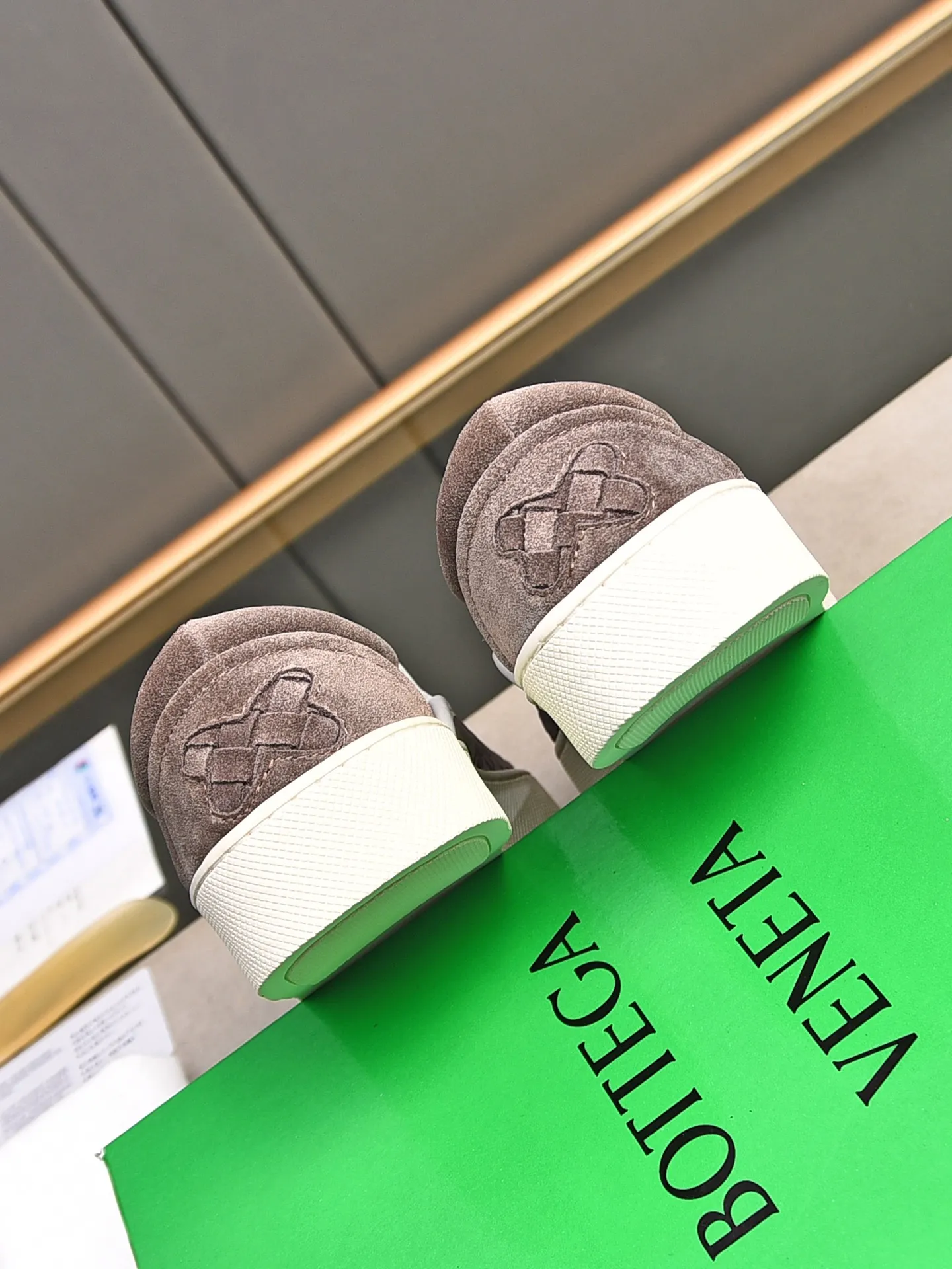 Men's shoes 💰460 [Sleeves series] BOTTEG* VENET* - high-end boutique Size: 38-44 (45 customized) BV new product, first-layer cowhide artificially woven classic style harmoniously blends with contemporary fashion temperament, rubber soles are light and flexible, water-dyed sheepskin pads! [Taobao, Tmall, and live streaming are the first choices]
